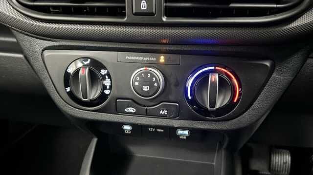 Hyundai i10 1.2 Premium Hatchback 5dr Petrol Auto Euro 6 (s/s) (79 ps)
