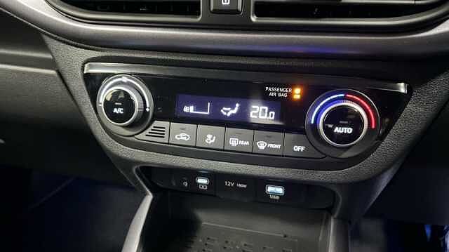 Hyundai i10 1.2 Premium Hatchback 5dr Petrol Auto Euro 6 (s/s) (79 ps)